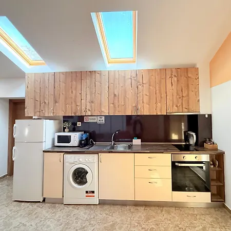 Center The Quiet Luxury 6 *